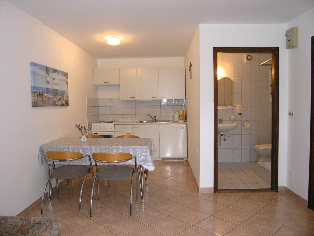 Apartmani Dolencic 크르크 외부 사진